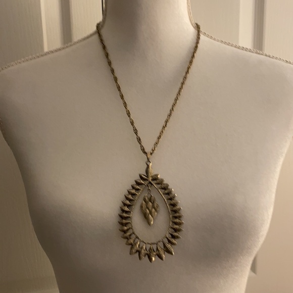 Vintage Sarah Coventry 14” Gold Pendant Necklace - Picture 3 of 14